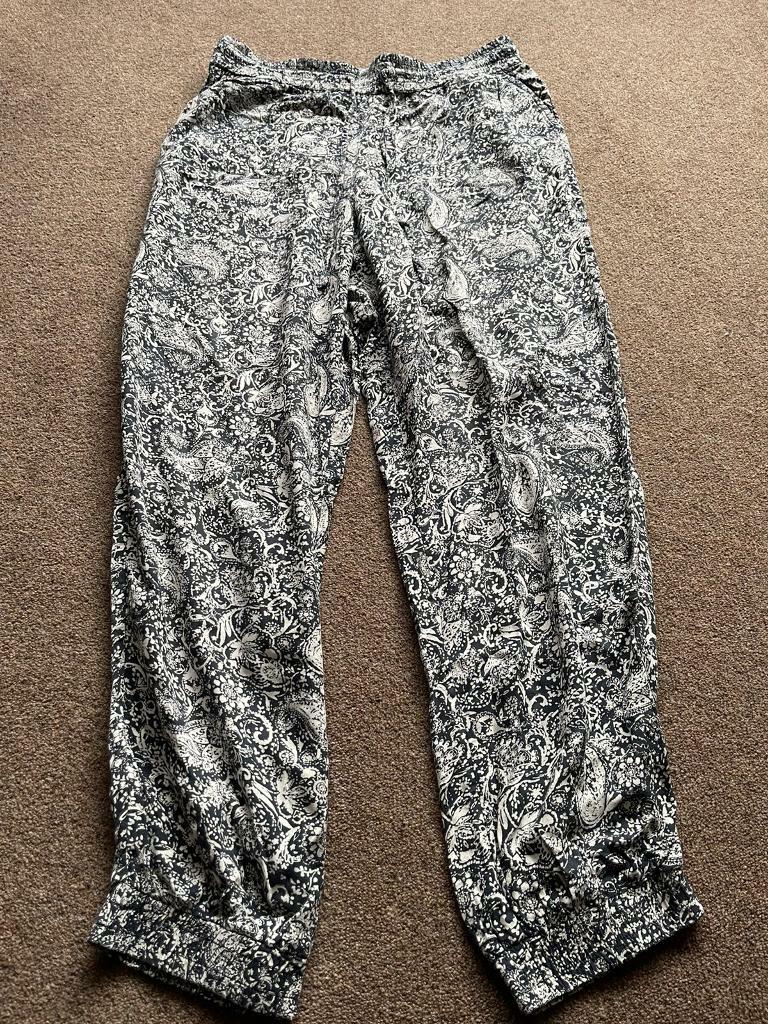 LADIES TROUSERS FROM FAT FACE SIZE 12 